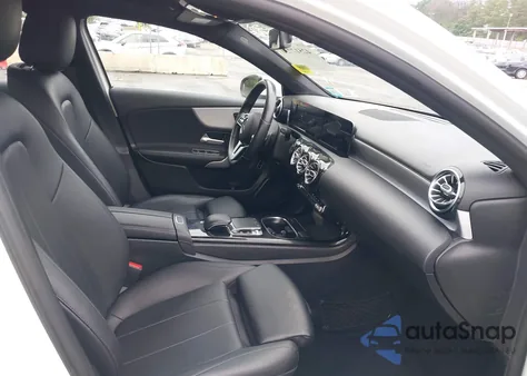 2019 Mercedes-Benz A 220 4Matic z USA, uszkodzony, nr VIN WDD3G4FB0KW035569